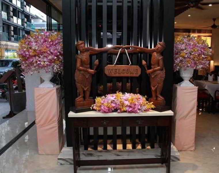 Khách sạn Hemingways Silk Patong
